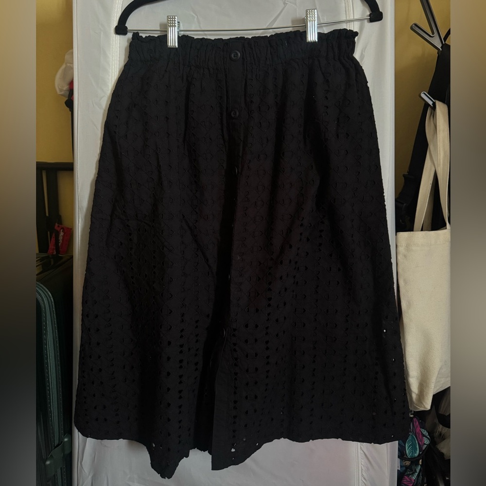 Mossimo black eyelet skirt size M